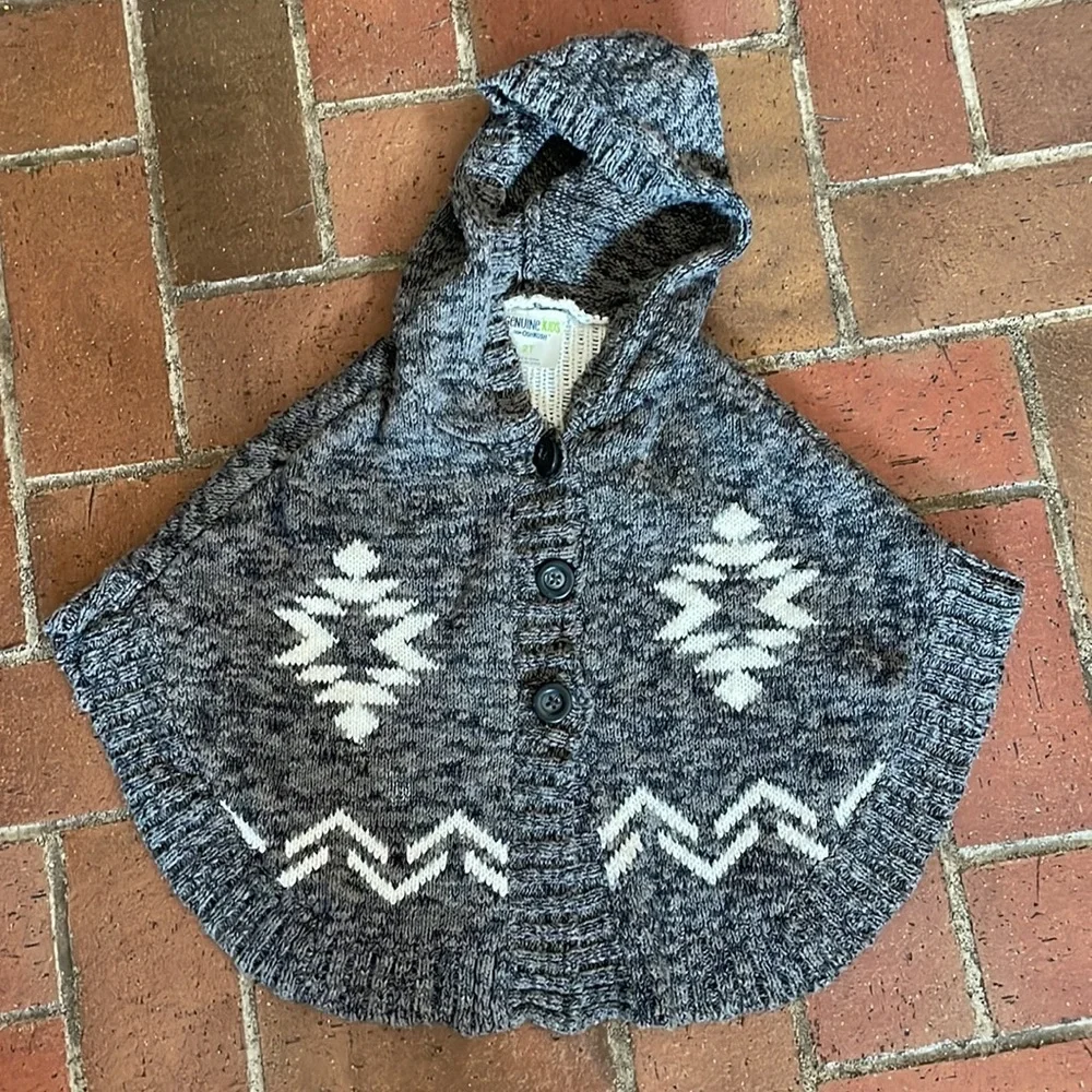 OshKosh Kids Gray and White‎ Poncho Sweater 2T